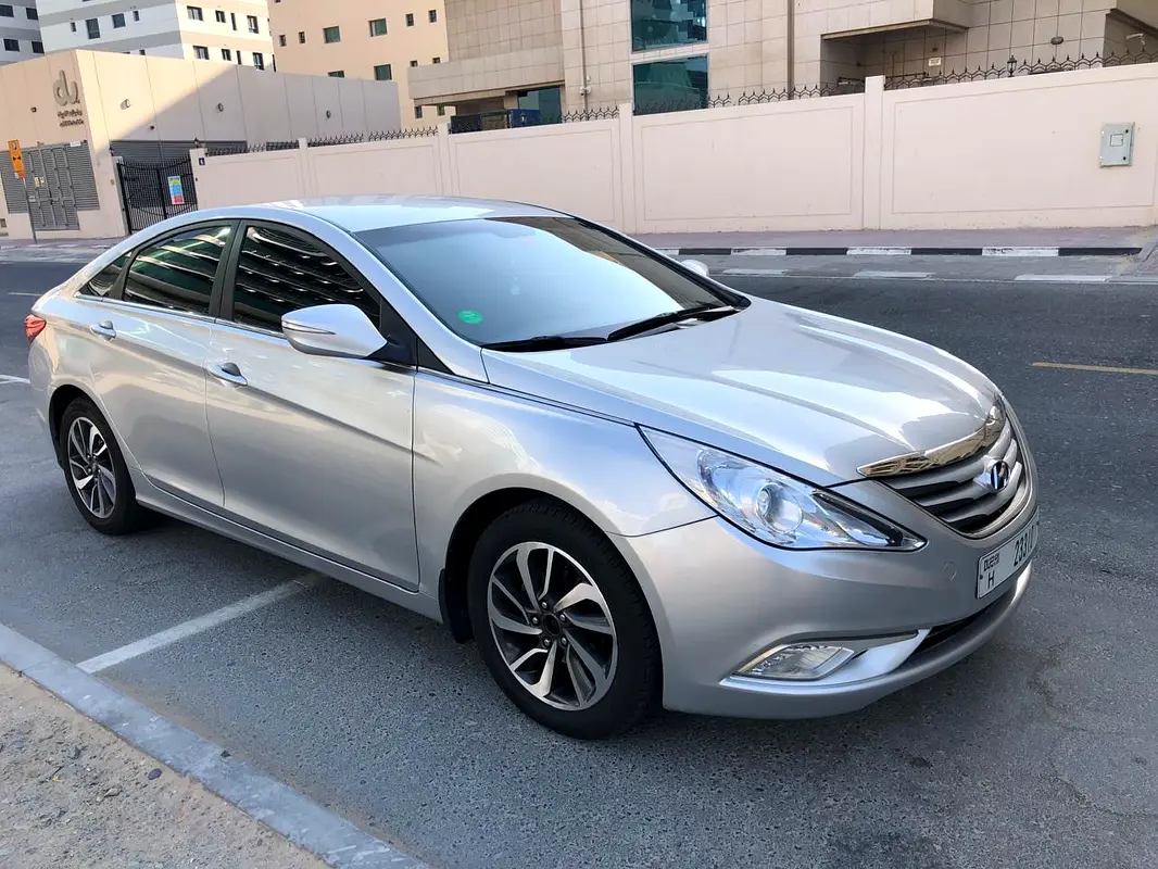 Hyundai Sonata 2014 — photo 1 of 2