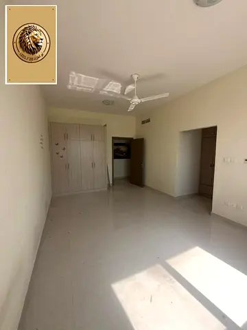 فرصة راقية للسكن العائلي في موقع مميز بعجمان  للإيجار شقة غرفتين وصالة مع غرفة خادمة ضمن بناية حديثة في  منطقة المويهات 2