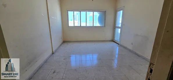 Good building Good location 2bhk with balcony 40k near to family park