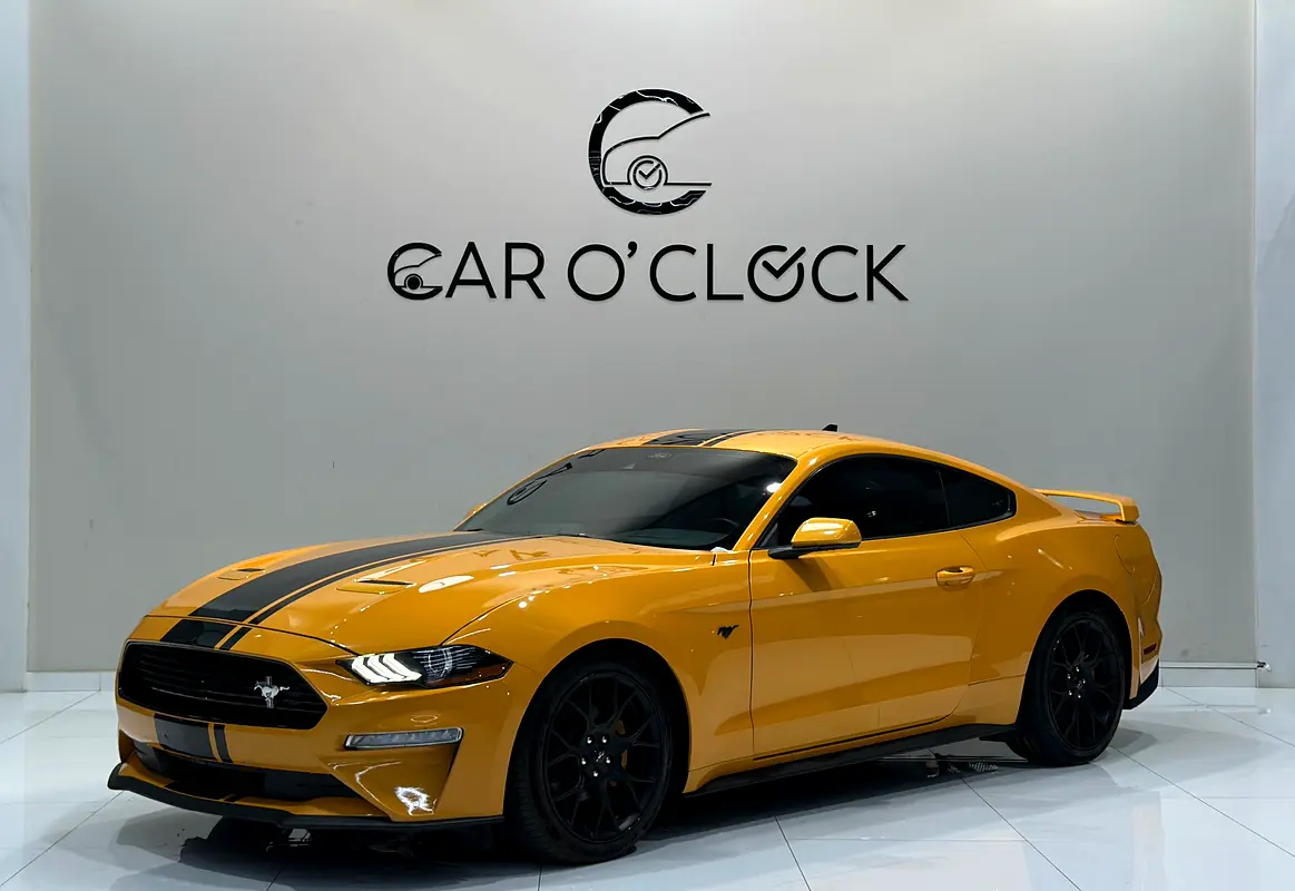 Ford Mustang 2022 — photo 1 of 13