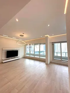 Vacant | Fully renovated | Marina View