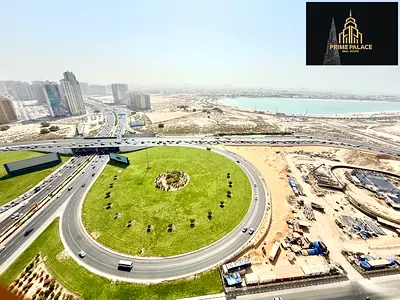 عرض ساخن شقة واسعة مكونة من غرفتي نوم مع غرفة خادمة وإطلالة كاملة على البحر وشرفة وخزائن ملابس وموقف سيارات مجاني ودفع 6 أقساط بالقرب من حديقة الأطفال