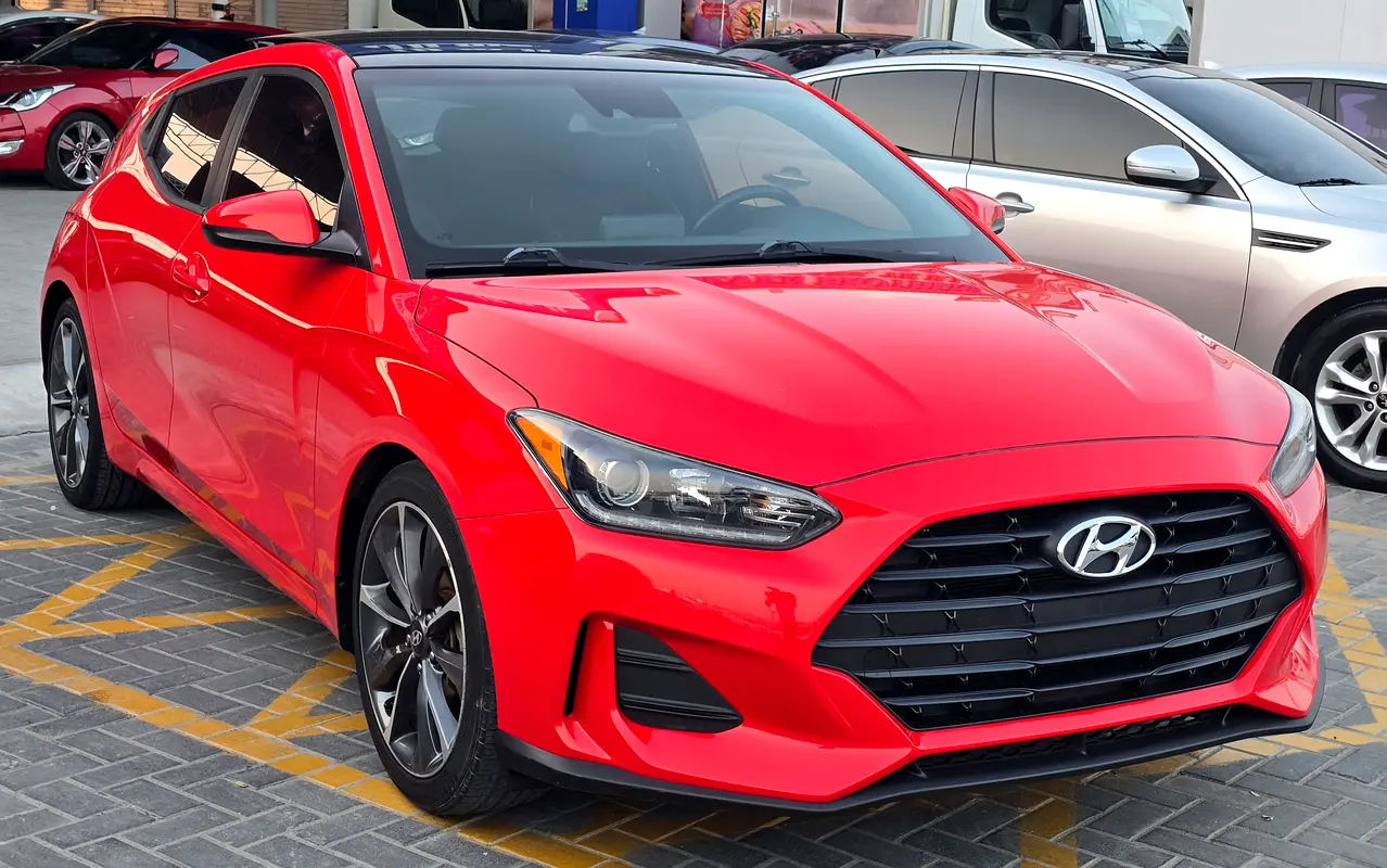 Hyundai Veloster 2019 — photo 1 of 9