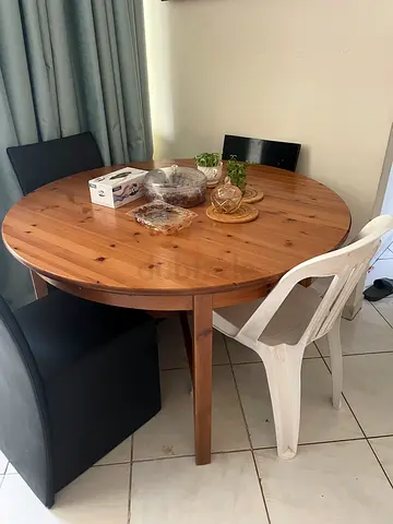 Dining table for sale - extendable