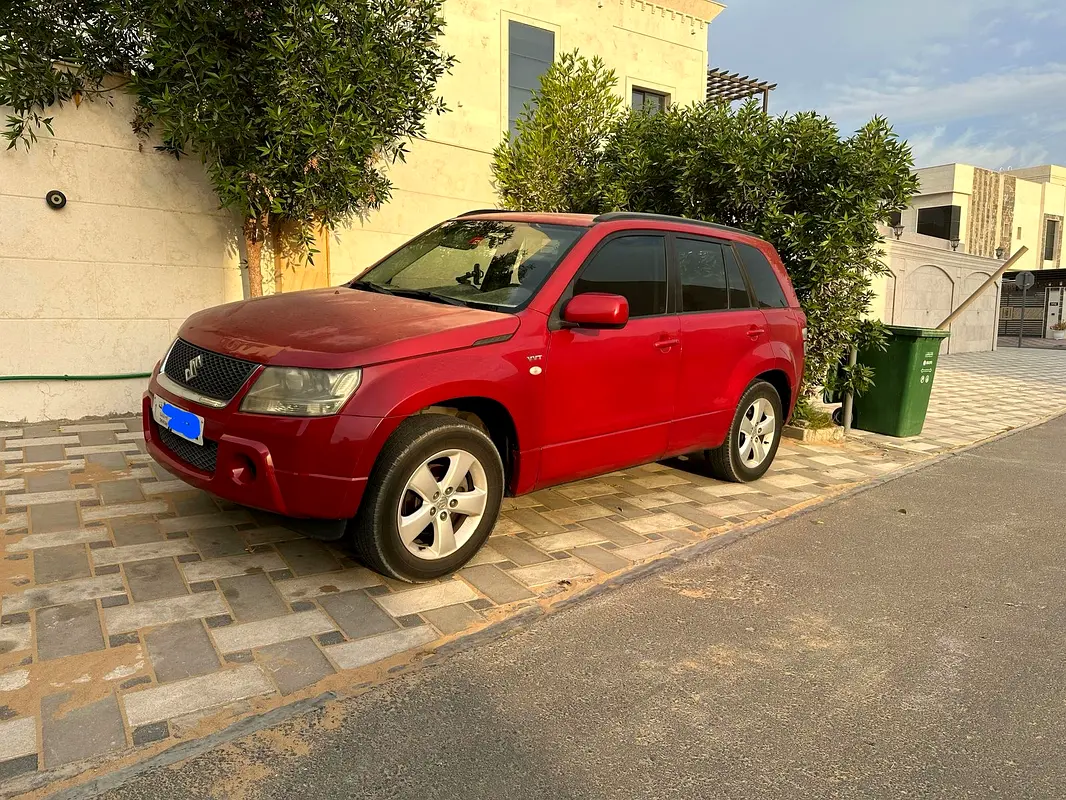 Suzuki Grand Vitara 2009 — photo 1 of 8