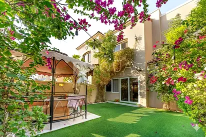 Bright and Open Layout l Spacious l VOT