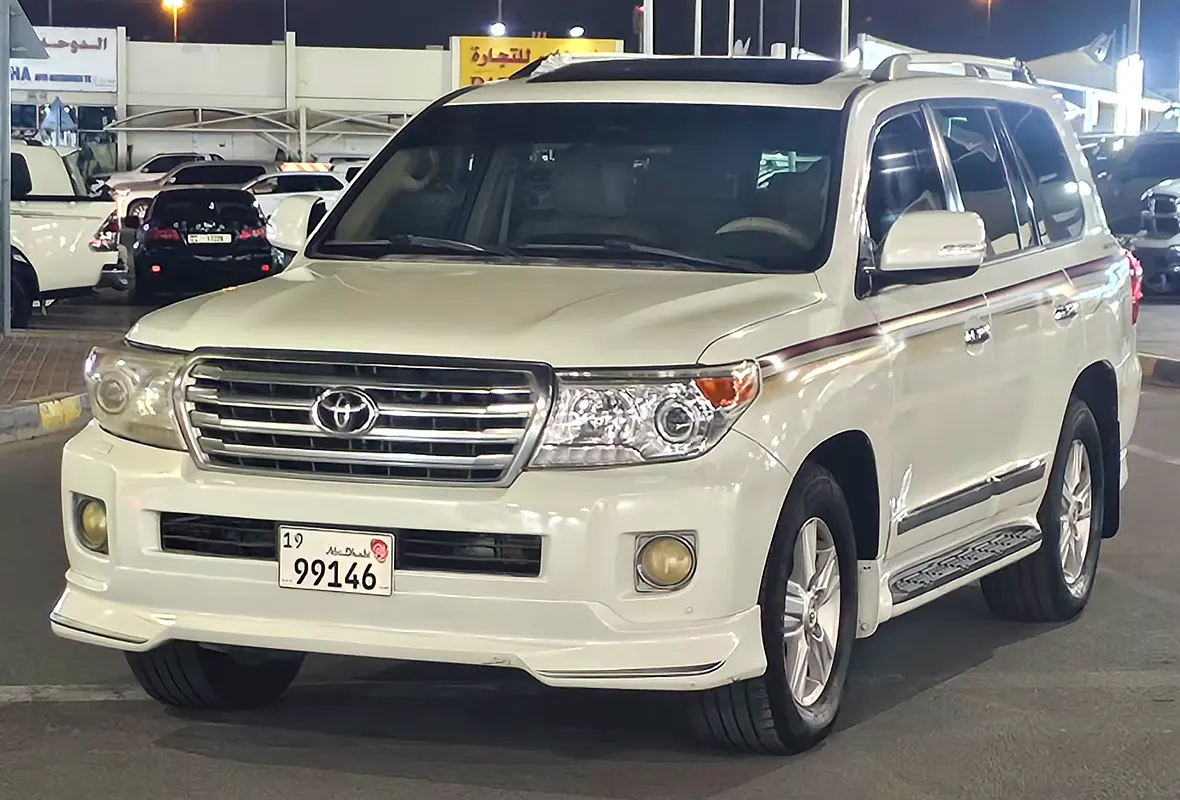 Toyota Land Cruiser 2015 — photo 1 of 14