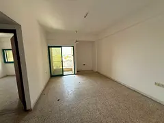 1 bedroom &amp; living room with balcony sea view, dirt parking behind, good size, spacious kitchen,