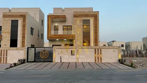 Luxury villa for sale in Al Helio, Ajman – Two floors and a roof, 5 master bedrooms with a majlis, two living rooms, and a modern kitchen | Includes r