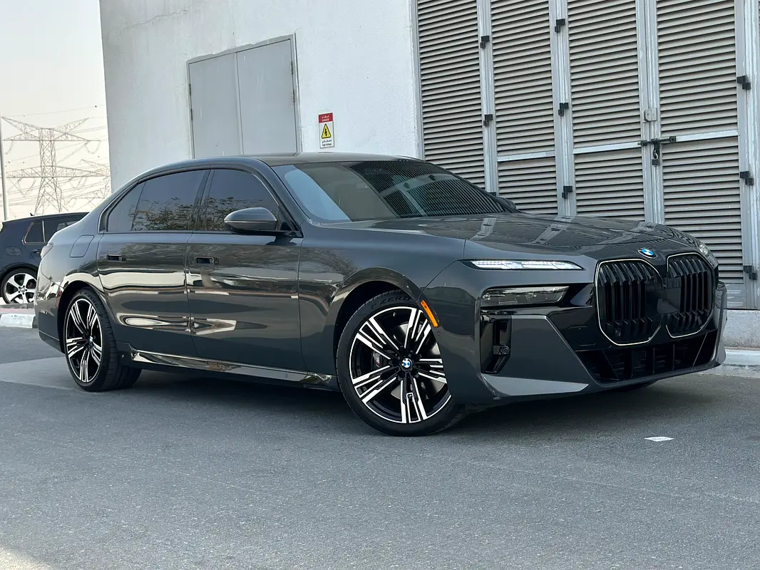 BMW 7-Series 2024 — photo 1 of 20