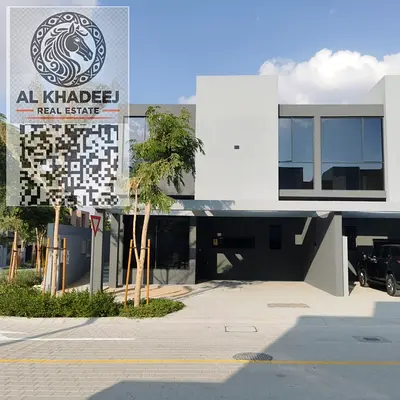 كورنر فيلا تاون هاوس فاخر داخل كومبند سكني فري هولد بمنطقه مسار 3 بالشارقه بجوار جميع الخدمات والسعر قابل للتفاوض