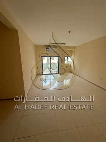🏡 شقة للإيجار في المجاز 3 – الشارقة | 3 غرف وصالة مع إطلالة بحيرة خالد  فرصة رائعة للسكن في شقة واسعة ومشرقة مع إطلالة قريبة من بحيرة خالد وموقع استر