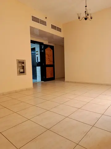 📢 إعلان مميز – عربي  🏡✨ للإيجار في المجاز 1 – موقع استراتيجي مميز ✨🏡  🌊 إطلالة بحرية ساحرة 🛋️ قريب من جميع الخدمات والمطاعم والمواصلات 🛠️ صيانة