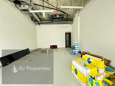 No Deposit Brand new luxury shop on the road very prime lecation business area only jest 60k