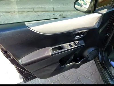 2013 Toyota YARIS 照片 5