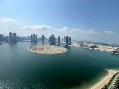 تكييف علي المالك جيم مسبح باركيج غرفه خادمه ماستر خزائن بالحائط 2 بلكونه