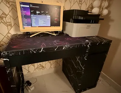 Office desk with hp all in one pc