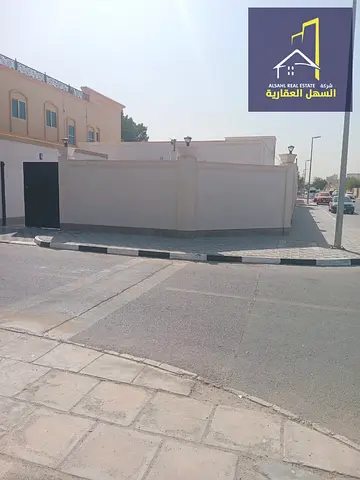 Corner villa on two streets, 6 master bedrooms