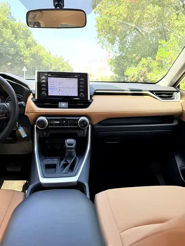 صورة 14 لـ 2021 Toyota RAV 4