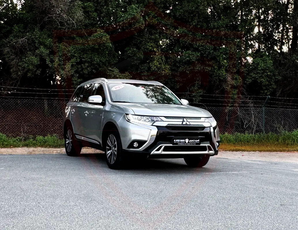 Mitsubishi Outlander 2023 — photo 1 of 20