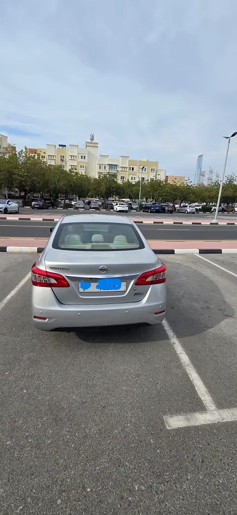 Nissan Sentra 2014 — photo 1 of 8