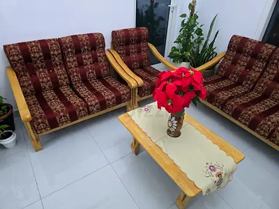 Stylish Wooden Sofa Set 7 seater (3+2+1+1) with central  side table.