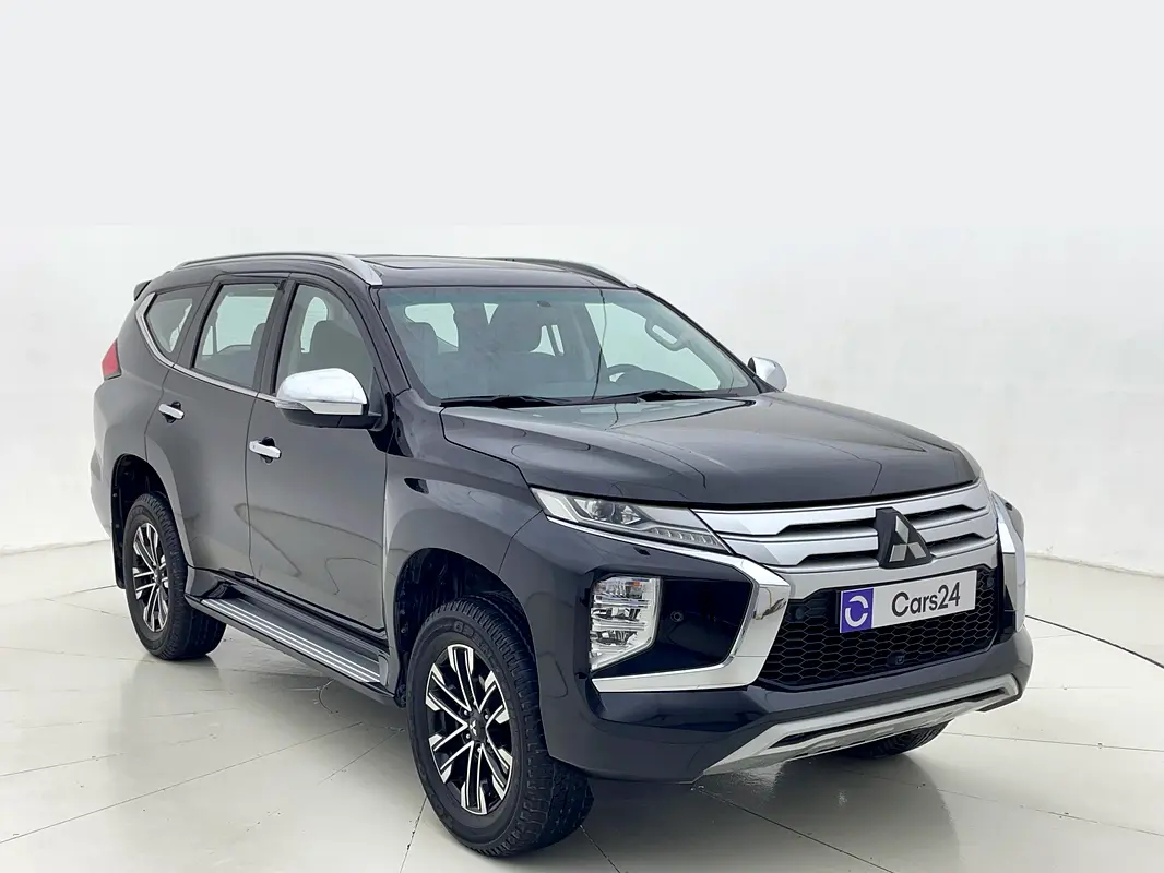 Mitsubishi Montero Sport 2023 — photo 1 of 13