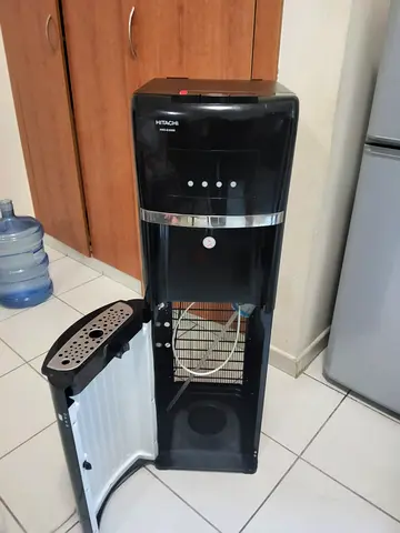 Bottom load water dispenser