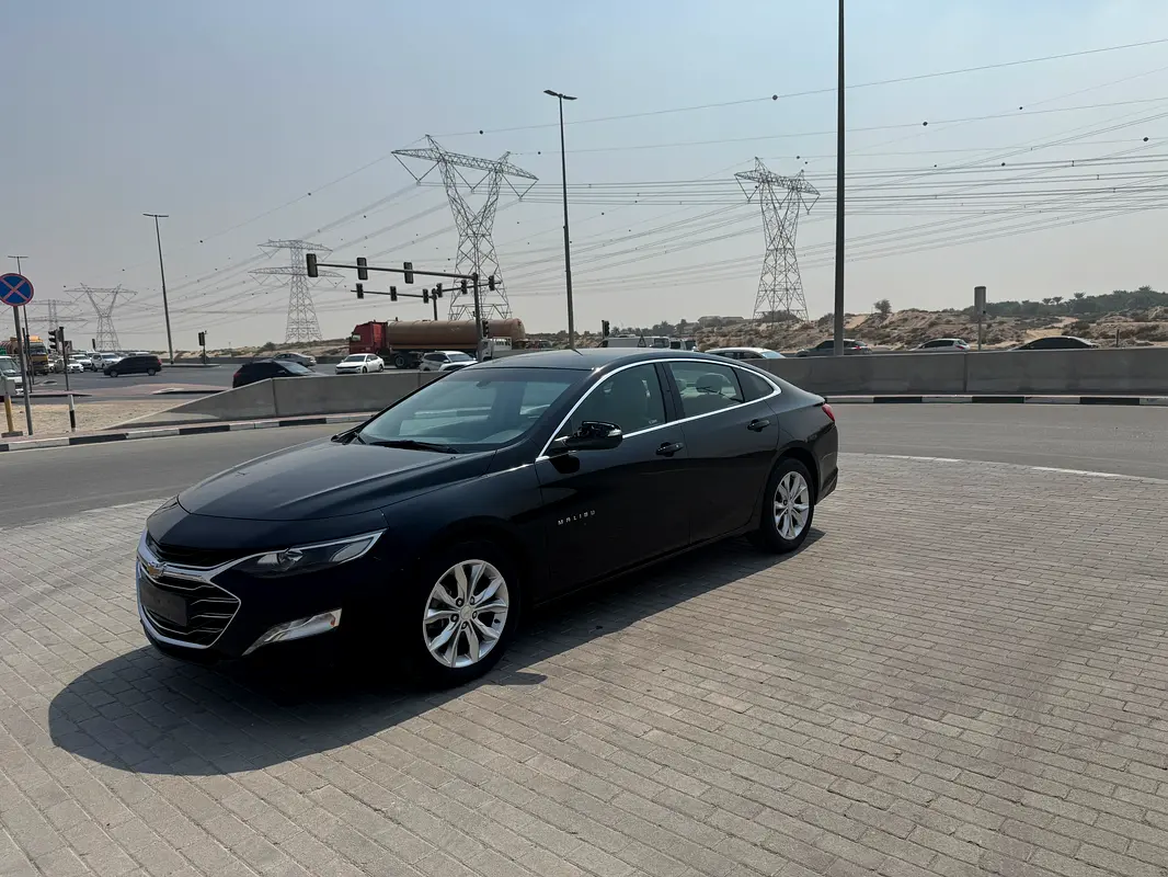 Chevrolet Malibu 2022 — photo 1 of 14