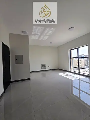 الايجارسنوي في عجمان منطقة الجرف3 السوق الصيني ومدرسة ودليم بارك البنايه اول سكن عائلات شقه غرفتين وصاله مع بلكونه اطلاله تكيف مركزي 3 حمام مطبخ منفصل