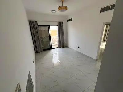 🏡 للإيجار السنوي – شقة غرفتين وصالة أول ساكن في الروضة  📍 موقع مميز على شارع الشيخ عمار قريب من دوار العبايات وعلى بعد دقيقتين من مستشفى السعودي الأ