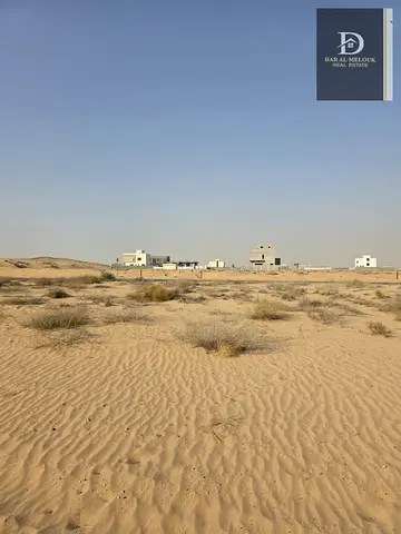 للبيع فى الشارقه   منطقه المطرق   قطعه ارض سكنيه / مساحه : 2836 قدم   موقع مميز جدا / زاويه على شارعين 18 متر و 18 متر