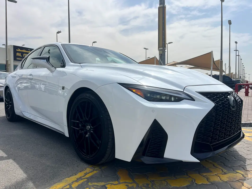 Lexus IS-Series 2023 — photo 1 of 20