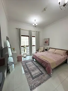 !!Like STODIO ! 2 ladies only . Available FREE parking.opposite of Mall.2 BATHROOMS.