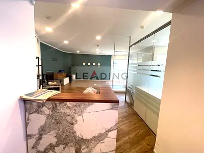 SPACIOUS & BRIGHT FURNISHED OFFICE | PRIME LOCATION
