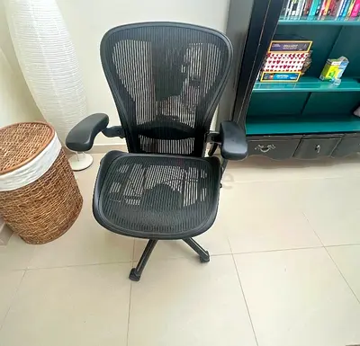 For selling Herman Miller Aeron chair good condition same look new one available
