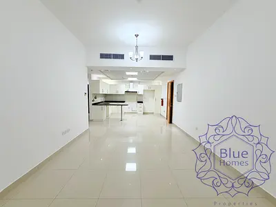 Ready to move in // open view // corner unit