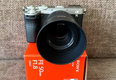 Sony A7C II Like new (242 Shutter onle) + 50mm f1.8 lens