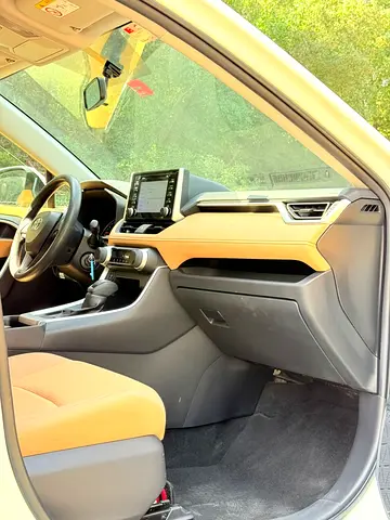 صورة 9 لـ 2021 Toyota RAV 4