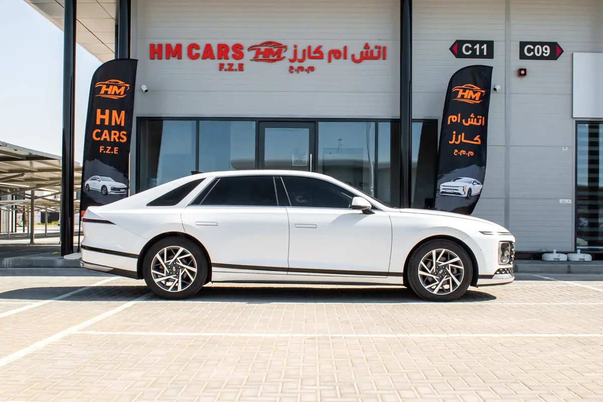 Hyundai Grandeur 2023 — photo 1 of 12