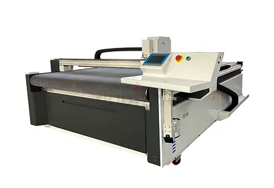 Machine for cutting leather, rubber, carpet, EVA, TPE and other soft materials