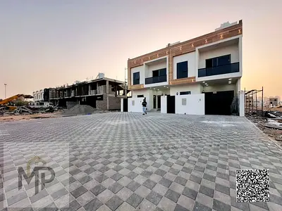 Villa in a prime location with a large setback - price includes electricity and water connections, and registration fees.