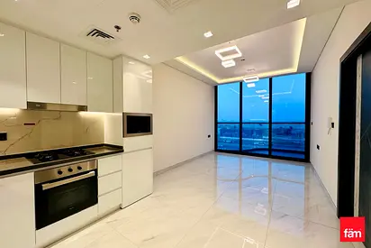 VACANT | Fitted Kitchen | High Floor | Bright
