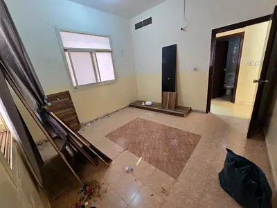 شقة غرفة وصالة في الجرف 2 خلف مركز الدلتا، 27 ألف درهم على 6 دفعات، مع تكييف مركزي، صيانه على المستأجر، اتنين حمام وبلكونة، موقع ممتاز للسكن.