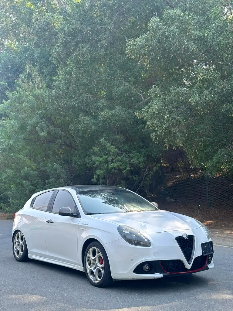 Alfa Romeo GIULIETTA 2019 — photo 1 of 14