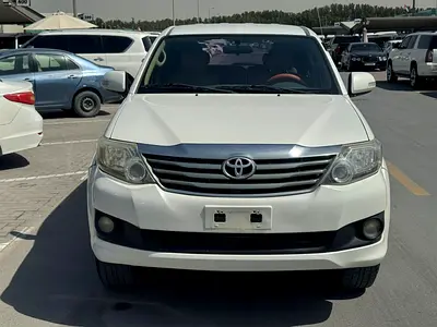 Toyota fortuner 2013 white color GCC calen car