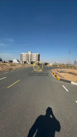 ارض للبيع تجاريه بمشروع تلال سيتي مساحه مميزه 8500 قدم بموقع ممتاز شارع 24 بجوار المسجد والحديقه وشارع الامارات العابر