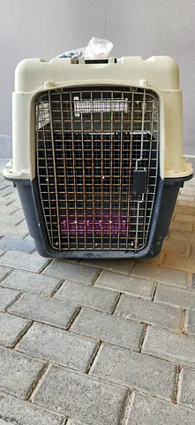 Dog travel crate