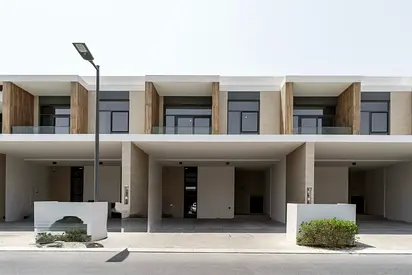 Single Row | Vaastu | Good Location