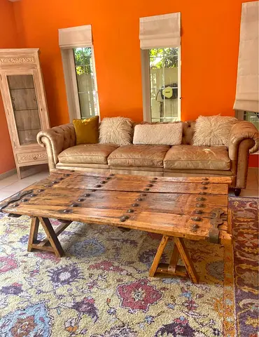 Stylish Rustic marina Coffee Table with Chesterfield Sofa